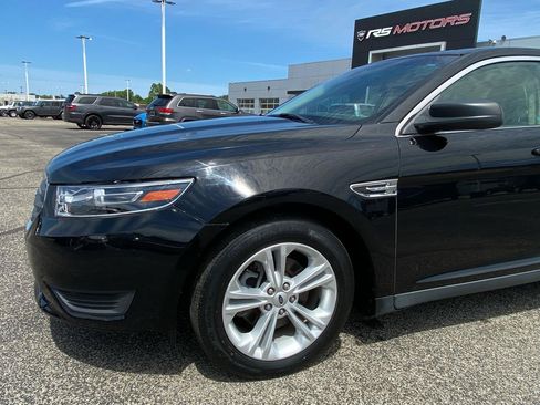 Used 2017 Ford Taurus SE FWD image 12