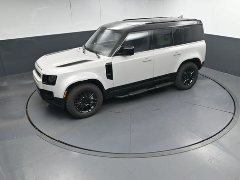 Used 2026 Land Rover Defender 110 X-Dynamic SE AWD/4WD image 31