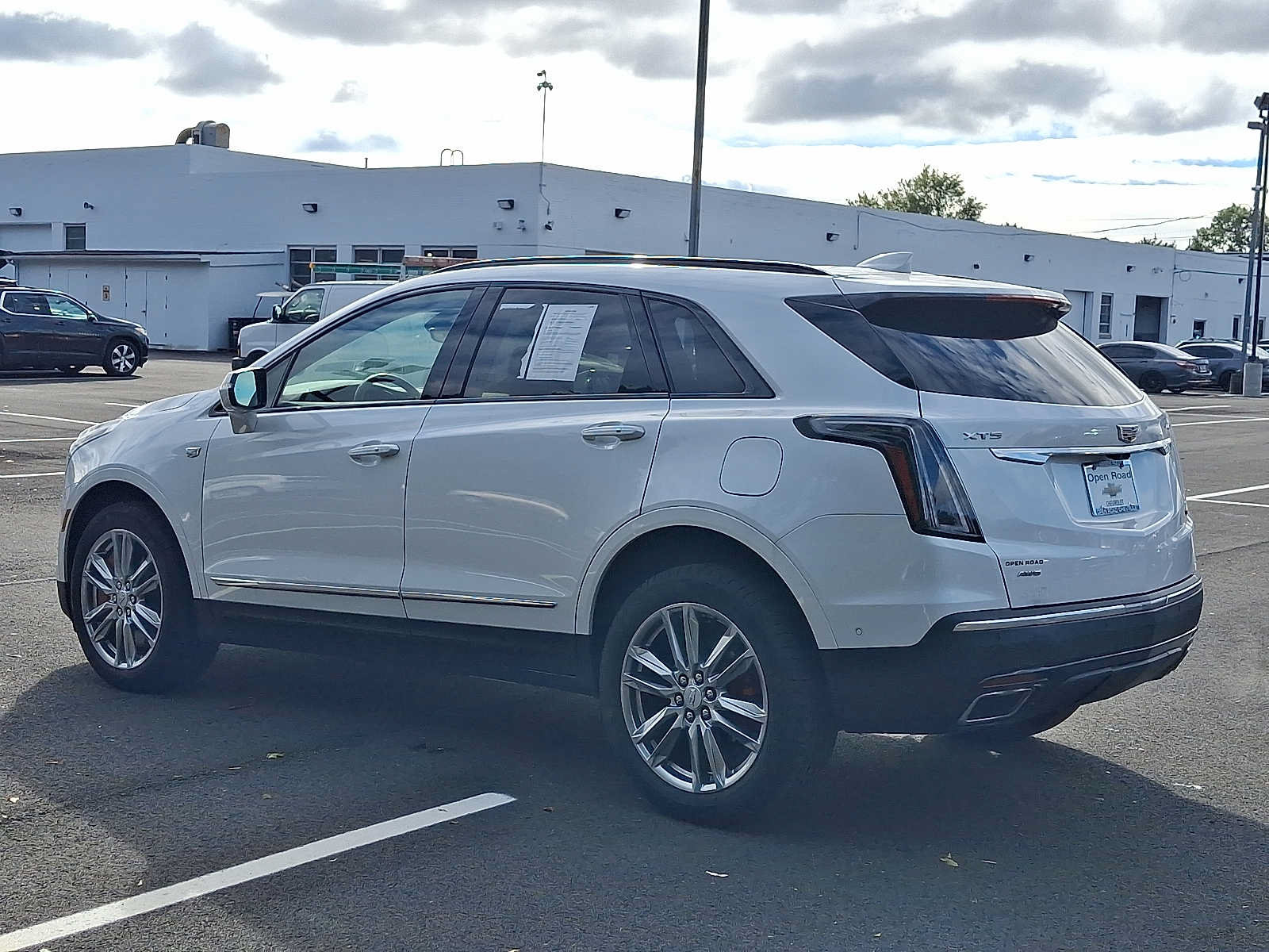 Certified 2025 Cadillac XT5 Sportv w/ Technology Package AWD/4WD image 4
