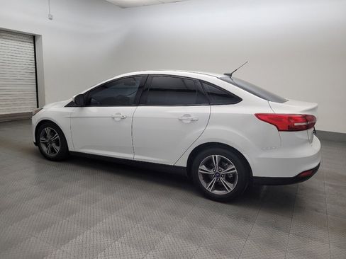 Used 2018 Ford Focus SE w/ SE Appearance Package FWD image 3