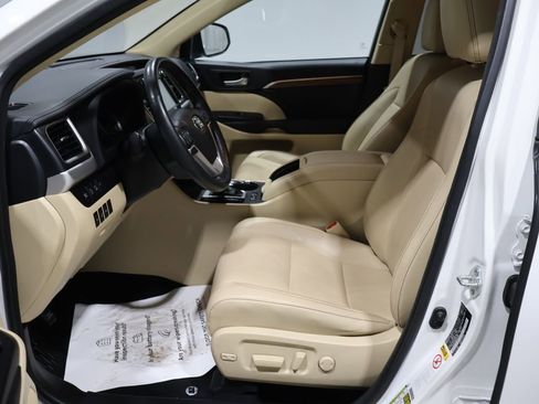 Used 2017 Toyota Highlander Limited Platinum image 10