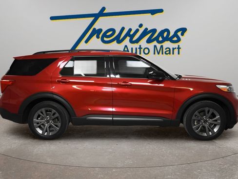 Used 2022 Ford Explorer XLT w/ Equipment Group 202A image 5