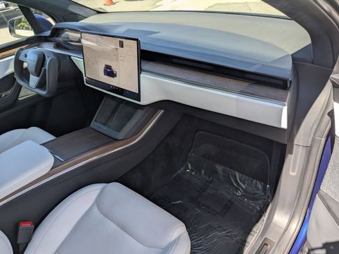 Used 2022 Tesla Model X image 23