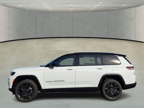 New 2026 Jeep Compass Latitude image 8