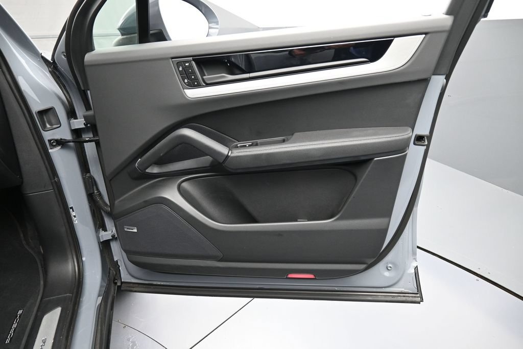 Certified 2026 Porsche Cayenne AWD/4WD image 27
