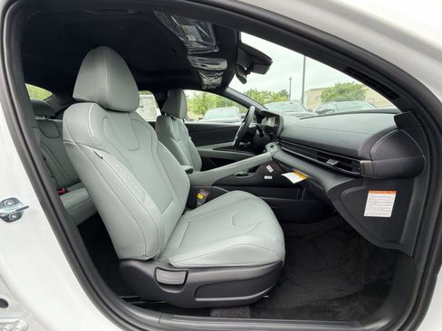 New 2026 Hyundai Elantra Limited FWD image 26