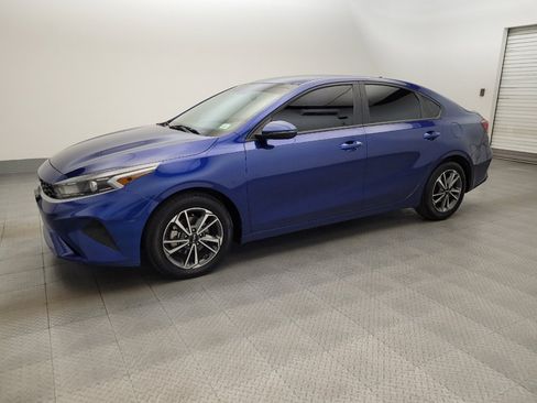 Used 2023 Kia Forte LXS w/ LXS Technology Package FWD image 2