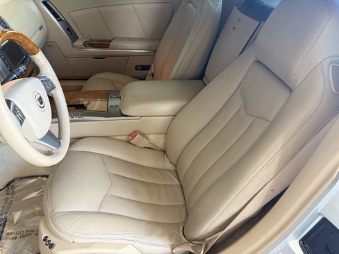 Used 2009 Cadillac XLR RWD image 19