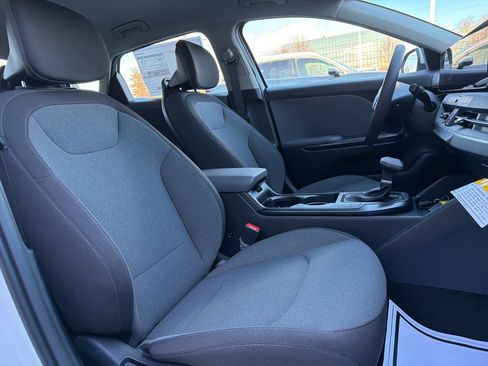 New 2025 Kia K4 LX image 14