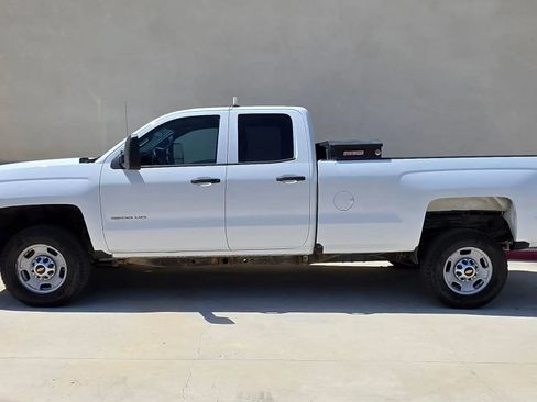Used 2018 Chevrolet Silverado 2500 W/T AWD/4WD image 6