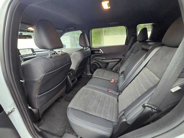 Used 2023 Mitsubishi Outlander SE Black Edition AWD/4WD image 8