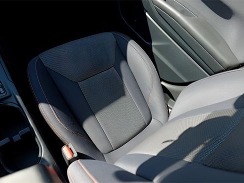 Used 2018 Subaru Crosstrek 2.0i Premium w/ Eyesight System image 24