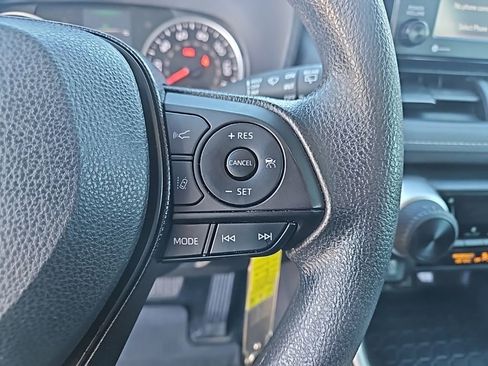 Used 2021 Toyota RAV4 LE image 16