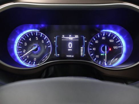 Used 2023 Chrysler Voyager LX image 36