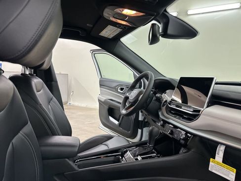 New 2026 Jeep Compass Limited AWD/4WD image 18