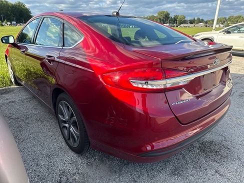 Used 2017 Ford Fusion SE w/ Equipment Group 201A FWD image 3