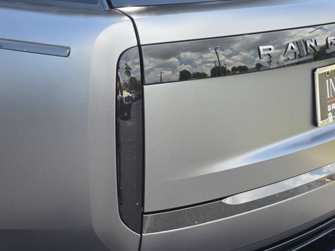 Used 2024 Land Rover Range Rover SE AWD/4WD image 16