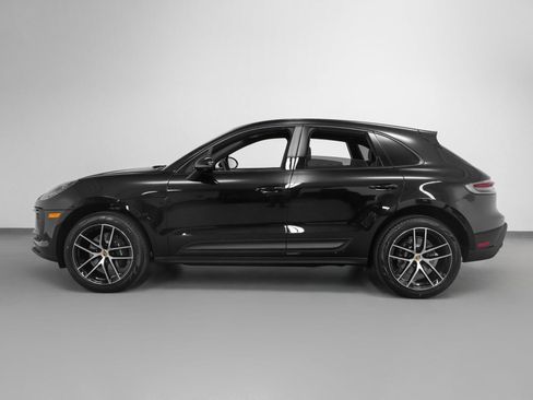 Used 2025 Porsche Macan image 2