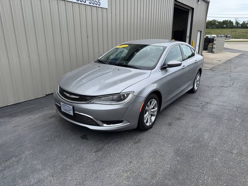 Used 2015 Chrysler 200 Limited image 2