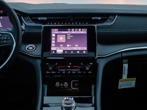 New 2025 Jeep Grand Cherokee Altitude image 14