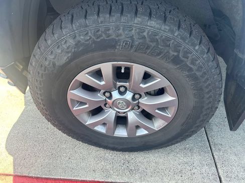 Used 2016 Toyota Tacoma SR5 w/ SR5 Appearance Package (SN) AWD/4WD image 22