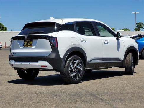 New 2026 Nissan Kicks SV image 4