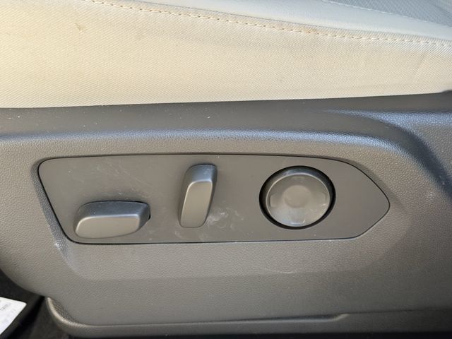 Certified 2022 Buick Envision Preferred FWD image 26