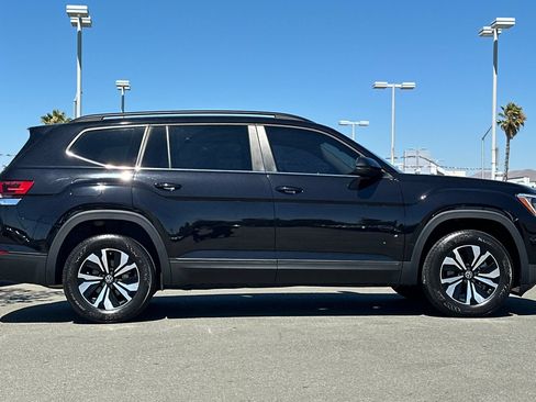 Used 2024 Volkswagen Atlas SE FWD image 3