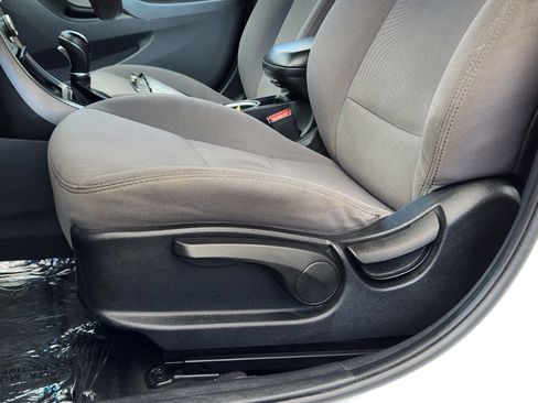 Used 2016 Hyundai Elantra SE FWD image 21