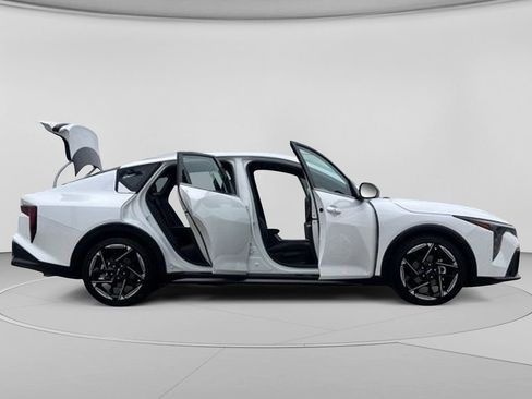 Used 2025 Kia K4 GT-Line FWD image 33