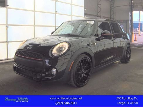 Used 2017 MINI Cooper S image 1