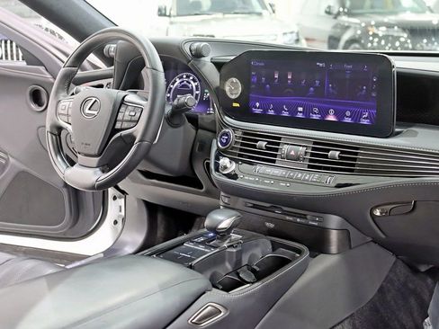 Used 2022 Lexus LS 500h AWD w/ Luxury Package image 37
