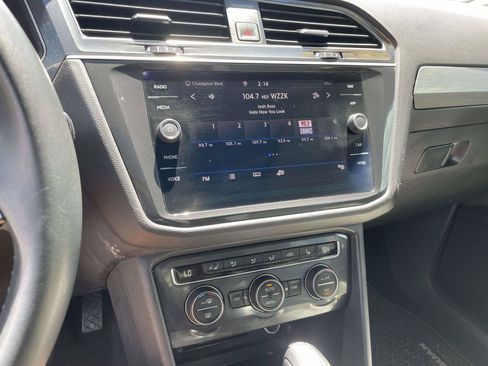 Used 2020 Volkswagen Tiguan SEL FWD image 13