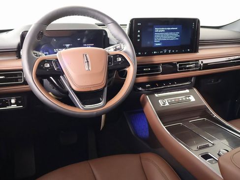 New 2026 Lincoln Aviator Reserve w/ Jet Appearance Package image 2