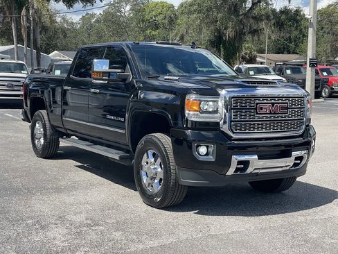 Used 2019 GMC Sierra 3500 Denali w/ Duramax Plus Package image 11