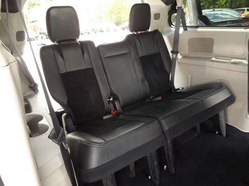 Used 2017 Dodge Grand Caravan SXT FWD image 22