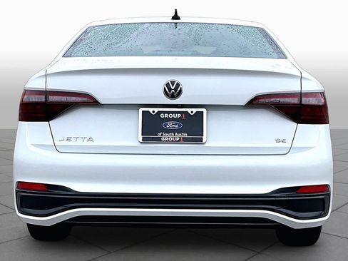 Used 2023 Volkswagen Jetta SE image 4