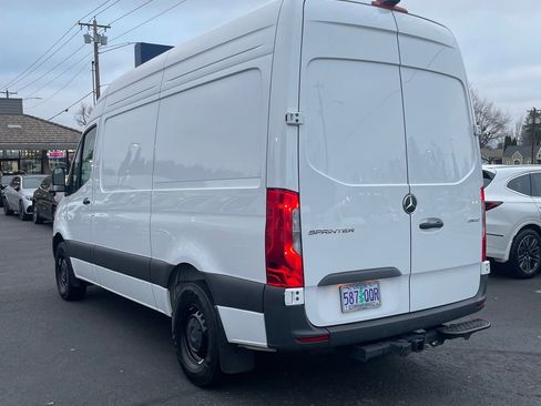 Used 2025 Mercedes-Benz Sprinter 2500 image 3