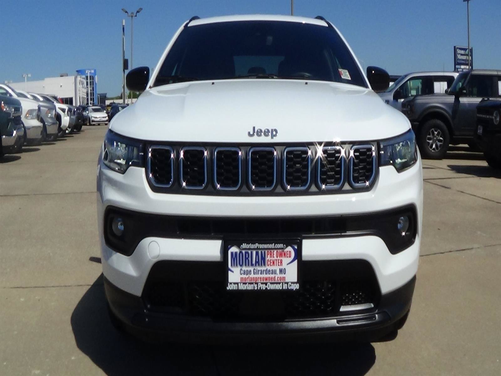 Certified 2025 Jeep Compass Latitude AWD/4WD image 3