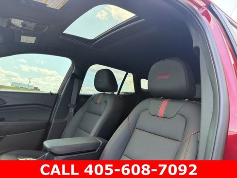 Used 2025 Chevrolet Trax RS w/ Sunroof Package FWD image 10
