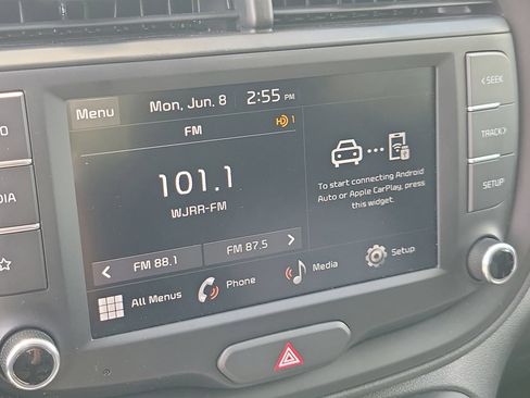Used 2025 Kia Soul LX w/ LX Technology Package FWD image 22