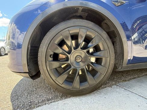 Used 2022 Tesla Model Y Long Range AWD/4WD image 30