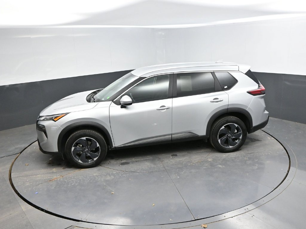 Used 2025 Nissan Rogue SV AWD/4WD image 24