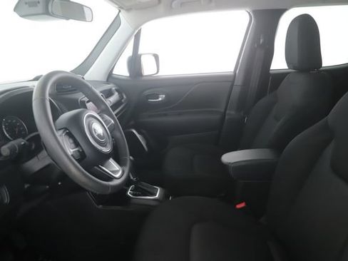 Used 2023 Jeep Renegade Latitude AWD/4WD image 16