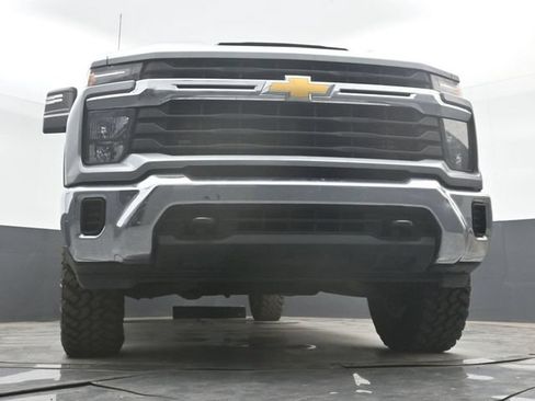 Used 2024 Chevrolet Silverado 2500 LT AWD/4WD image 30