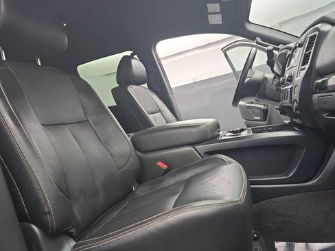 Used 2019 Nissan Titan SL w/ Midnight Edition image 49