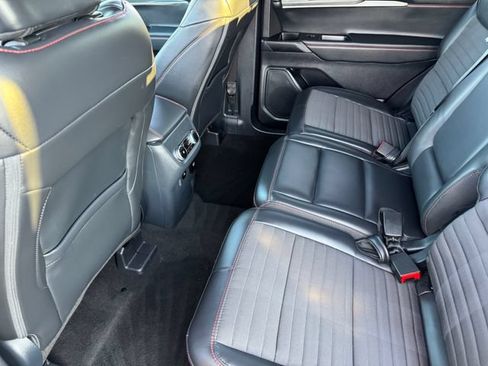 Certified 2025 Ford Explorer ST-Line w/ Premium Package RWD image 17
