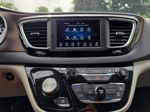 Used 2020 Chrysler Voyager LX w/ Cold Weather Group FWD image 20