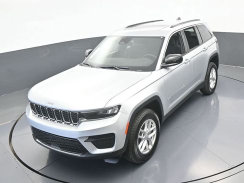 Used 2024 Jeep Grand Cherokee Laredo X image 47