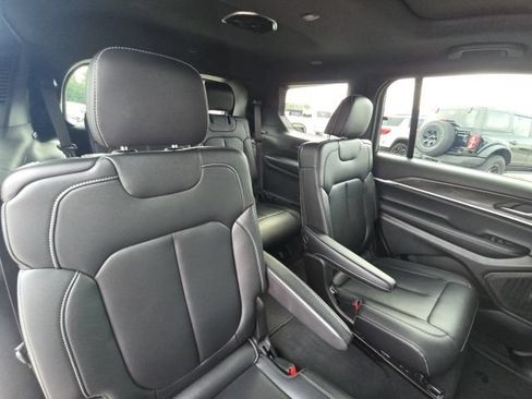Used 2025 Jeep Grand Cherokee L Limited w/ Black Appearance Package RWD image 16